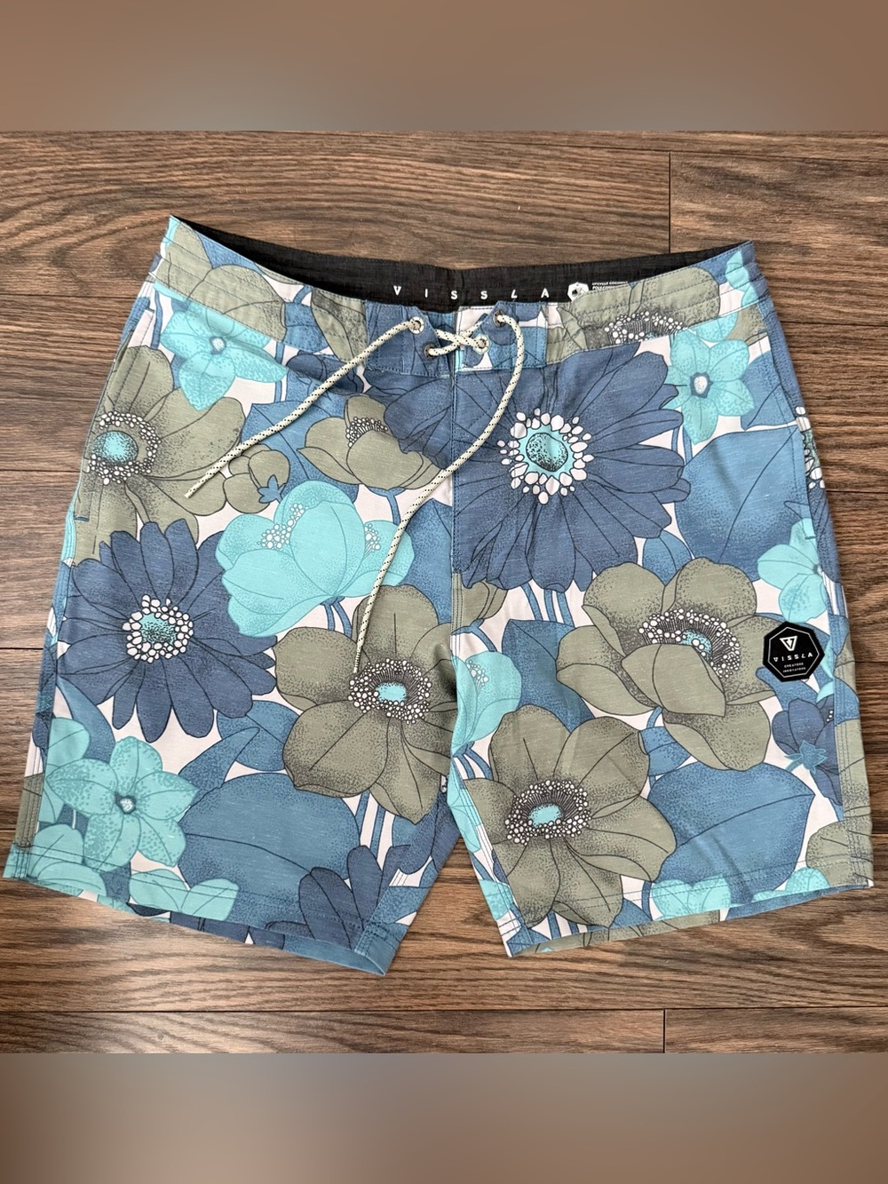 VISSLA Men's Floral Hybrid Shorts - Teal/Blue/Olive